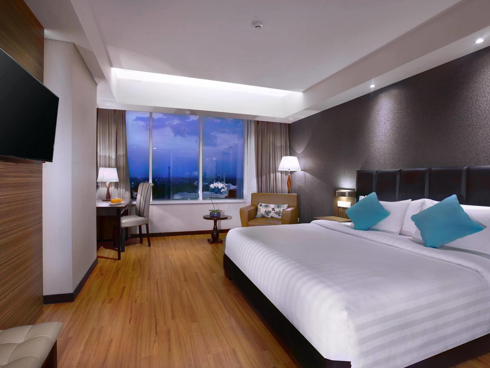 The Alana Hotel & Convention Center Solo By Aston מראה חיצוני תמונה