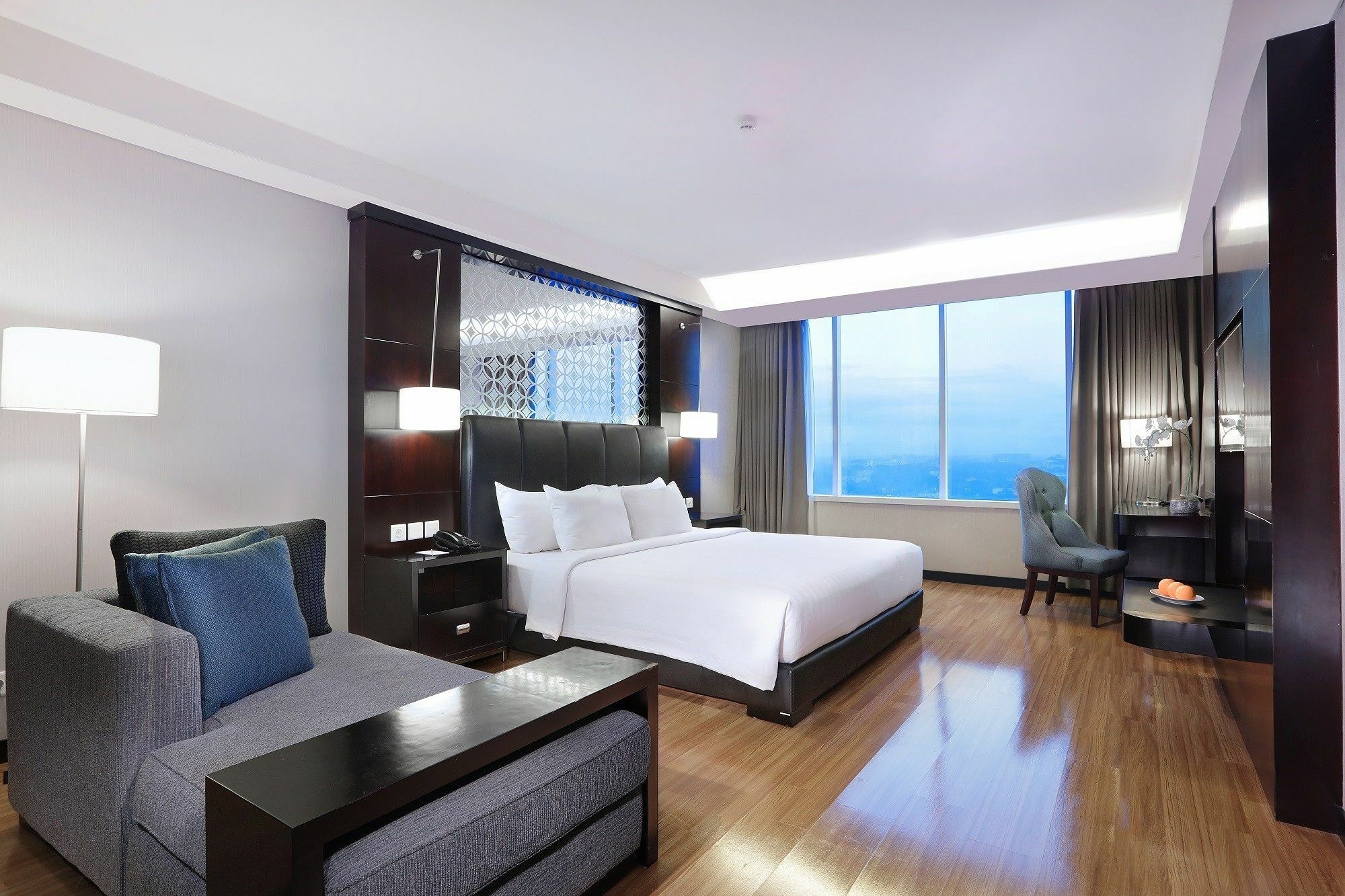 The Alana Hotel & Convention Center Solo By Aston מראה חיצוני תמונה